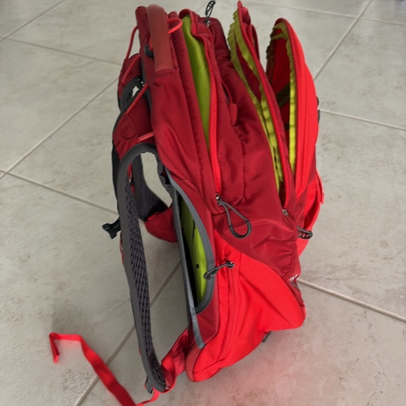 Osprey Radial 26L stand up backpack - Picture 11 of 12